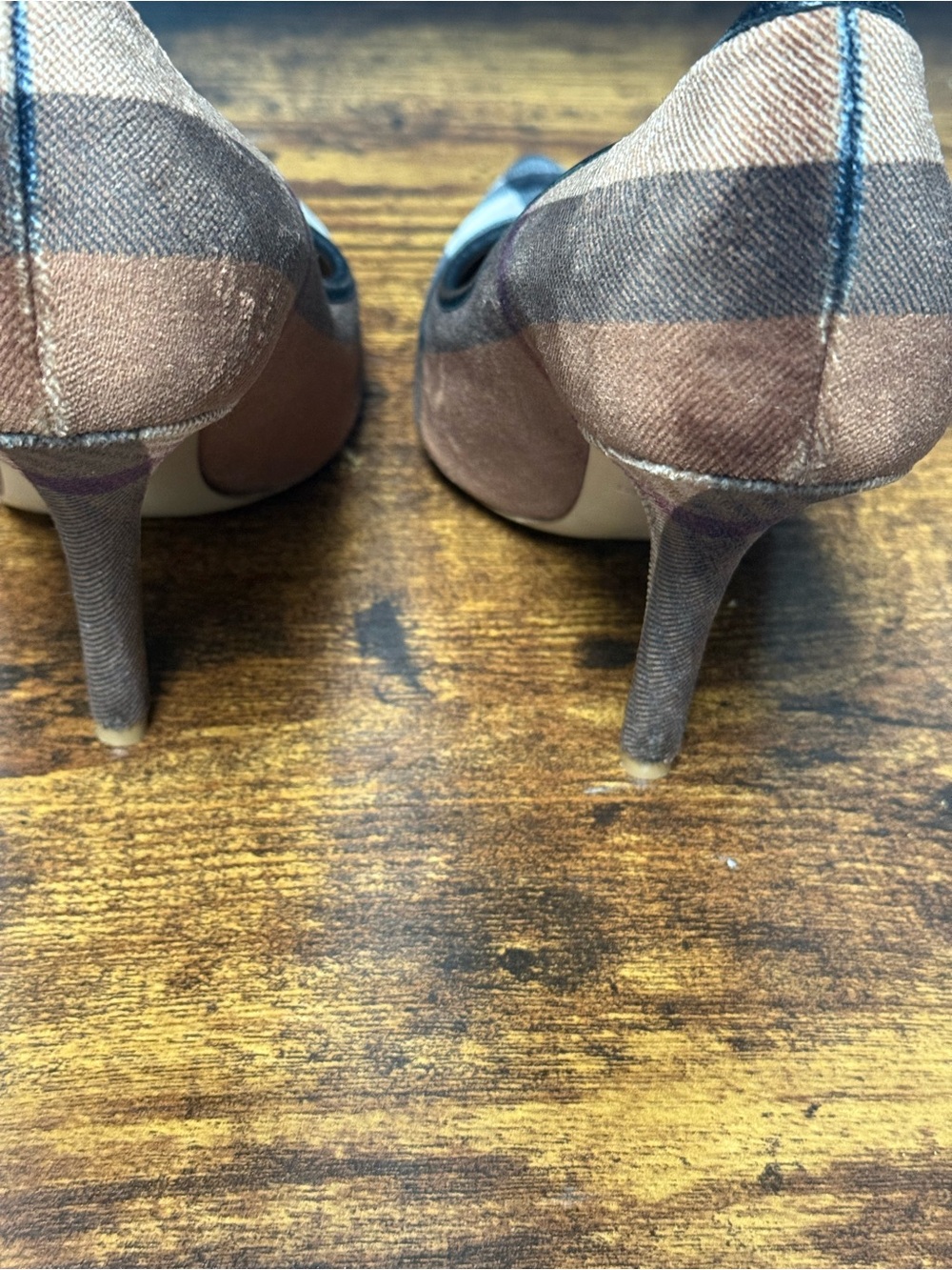 Burberry Black & Cream Check Pointed Toe Pumps - Picture 4 of 8